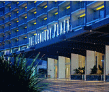 Hyatt Regency Century Plaza (Los Angeles, CA) http://www.centuryplaza.hyatt.com (en anglais)