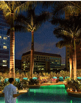 Four Seasons, Miami (Miami, FL) http://www.fourseasons.com/miami/ (en anglais)